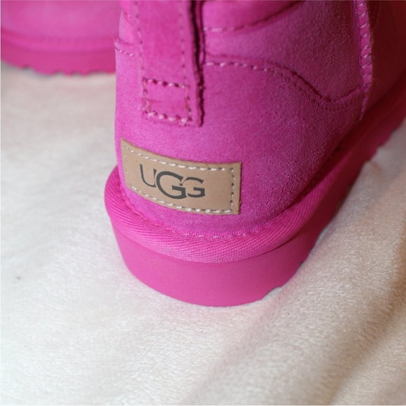 UGG Ultra Mini boots in Carnation Pink - Picture 2 of 3